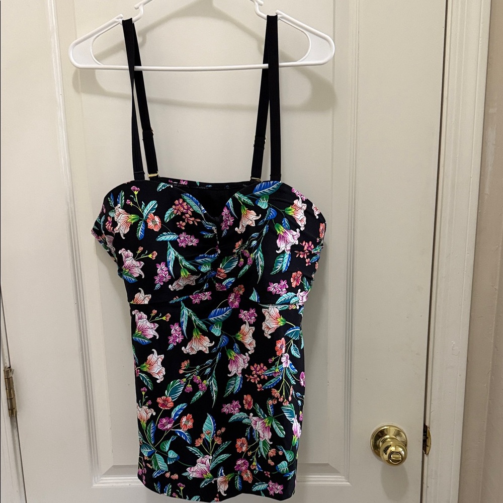 Women 2x Apt. 9 Black Floral swim suit top plus size